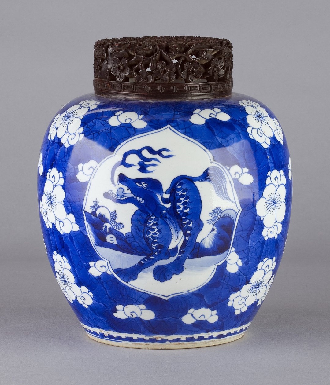 Jarra (com capa e desenho de dragão), 1662-1722 (cerâmica) de Chinese School