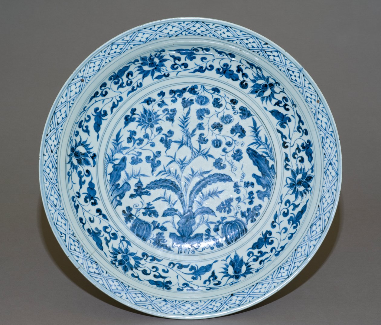 Prato grande, final do século XIV (porcelana) de Chinese School