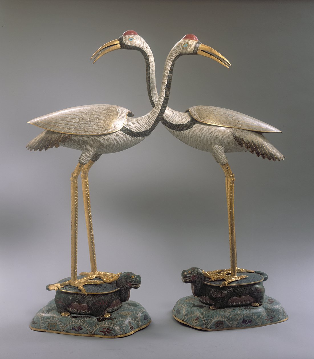 Par de Queimadores de Incenso Crane, do período Qianlong (1736-95) (cloisonne esmaltado) de Chinese School