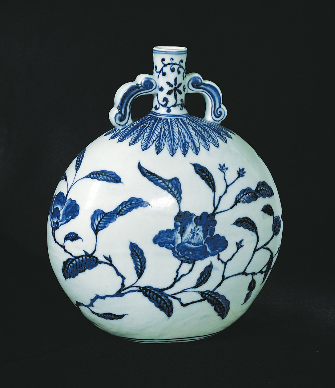 Peregrinos Cabaça Azul e Branca com Decorações Florais, c.1403-24 (cerâmica) de Chinese School