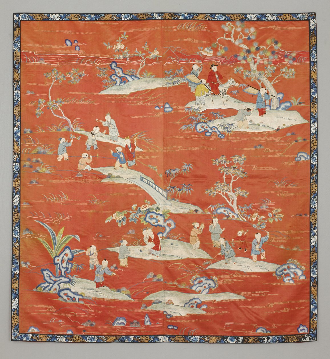 Capa de cama de cetim vermelha, século 19 de Chinese School