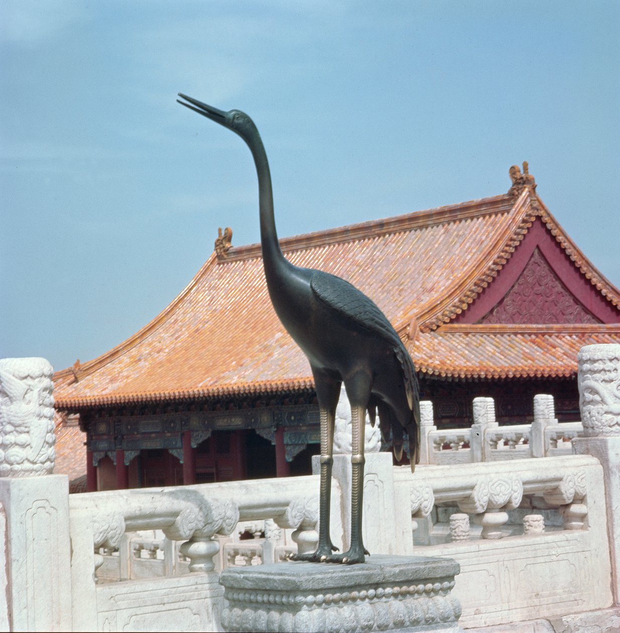 Estátua, de, um, cegonha, com, um, lado, pavilhão, de, a, corredor, de, supremo, harmonia, em, a, fundo, dinastia ming de Chinese School
