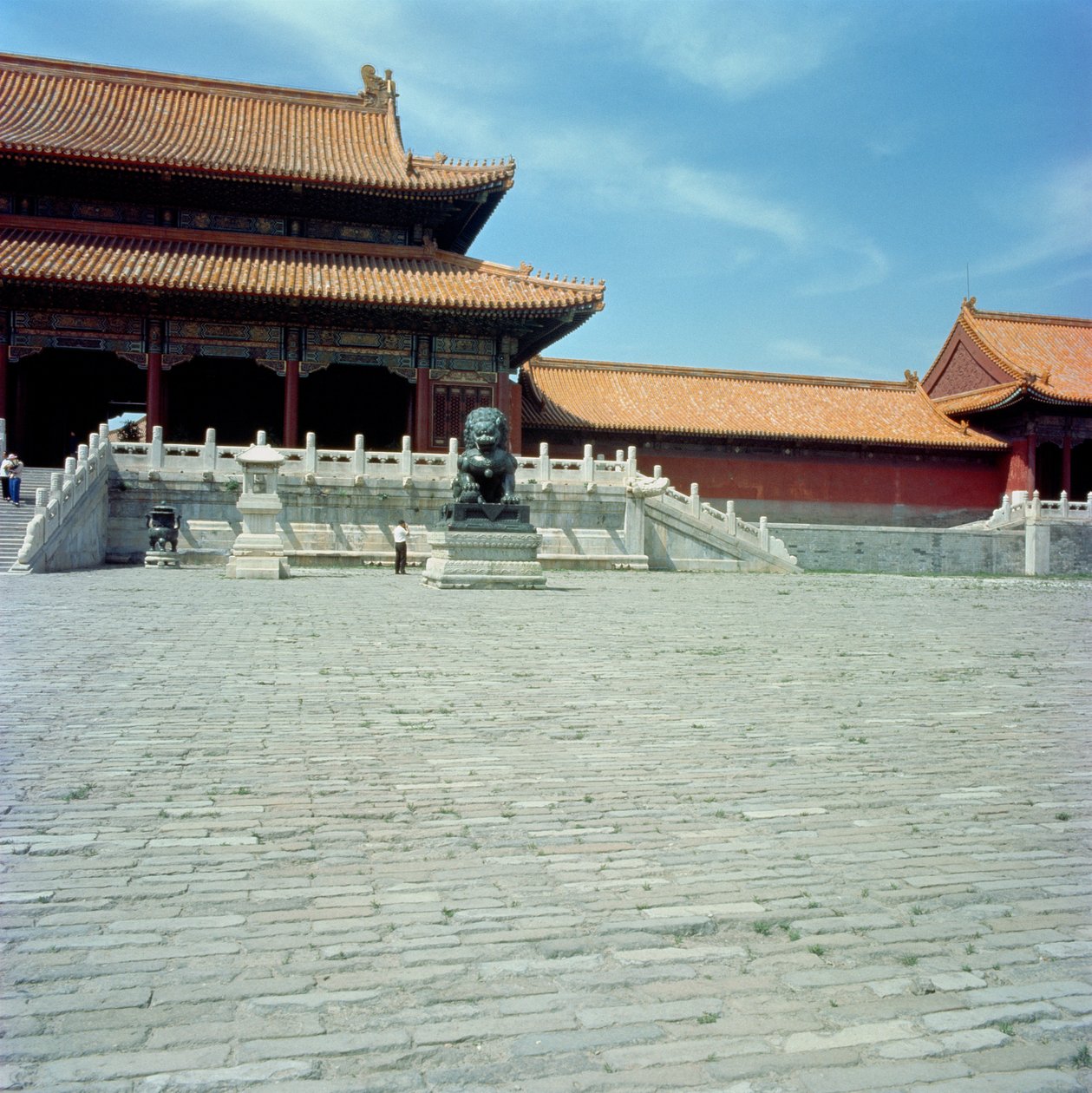 O Portão da Harmonia Suprema (Taihe men) Dinastia Ming, 1420 de Chinese School
