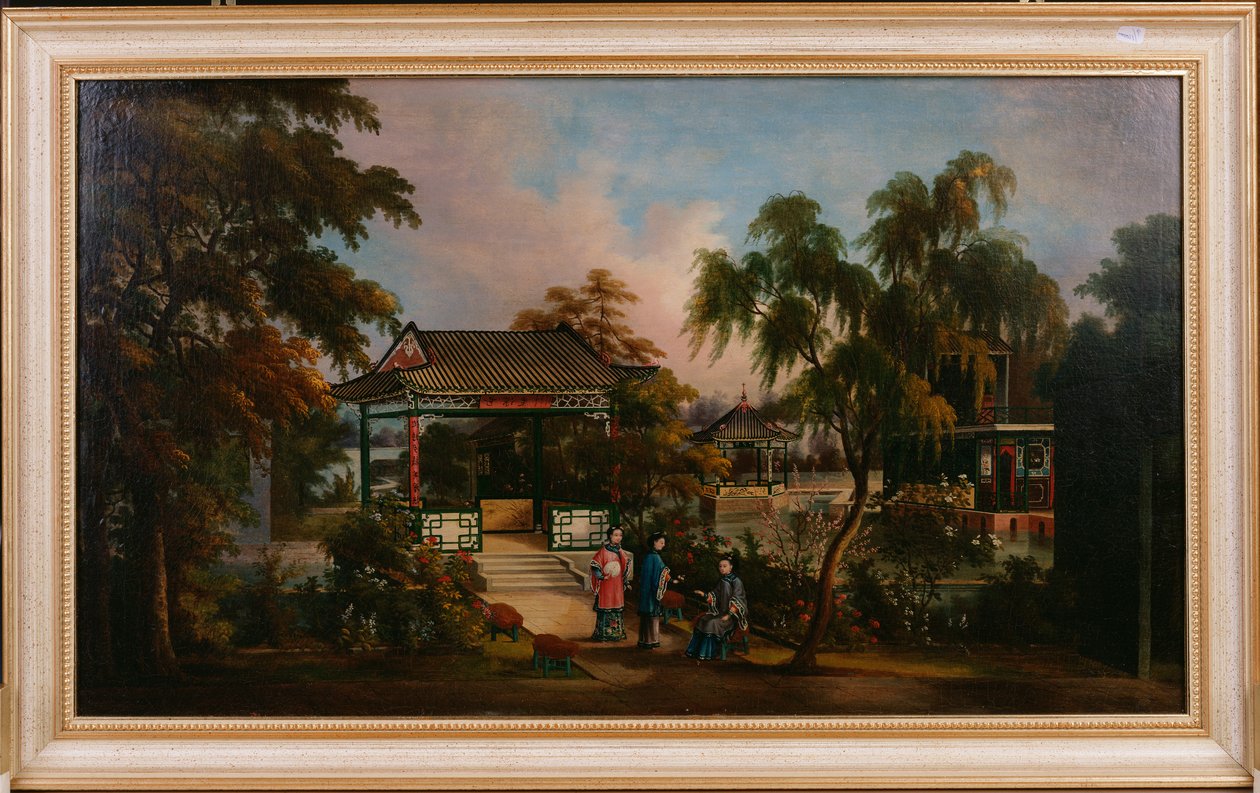 Vista do jardim de Howqua em Cantão com damas por um pavilhão, c.1850 de Chinese School