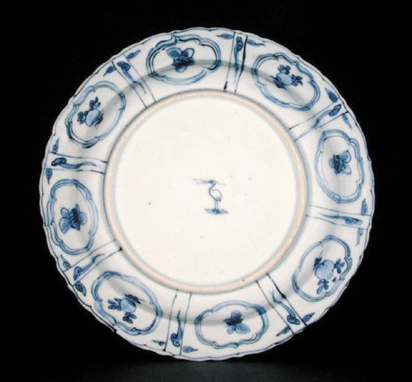 Parte inferior de uma placa kraak azul e branca, Egret mark, Wanli, 1595-1605 (porcelana) (ver 205990) de Chinese School Chinese School