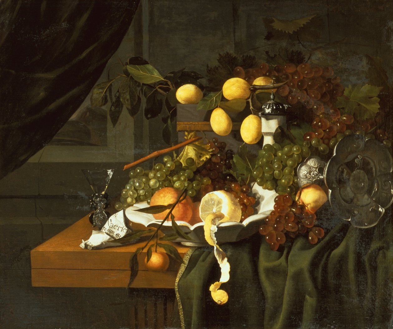 Um limão descascado, laranjas e uvas em um prato (óleo) de Christiaan Luykx or Luycks