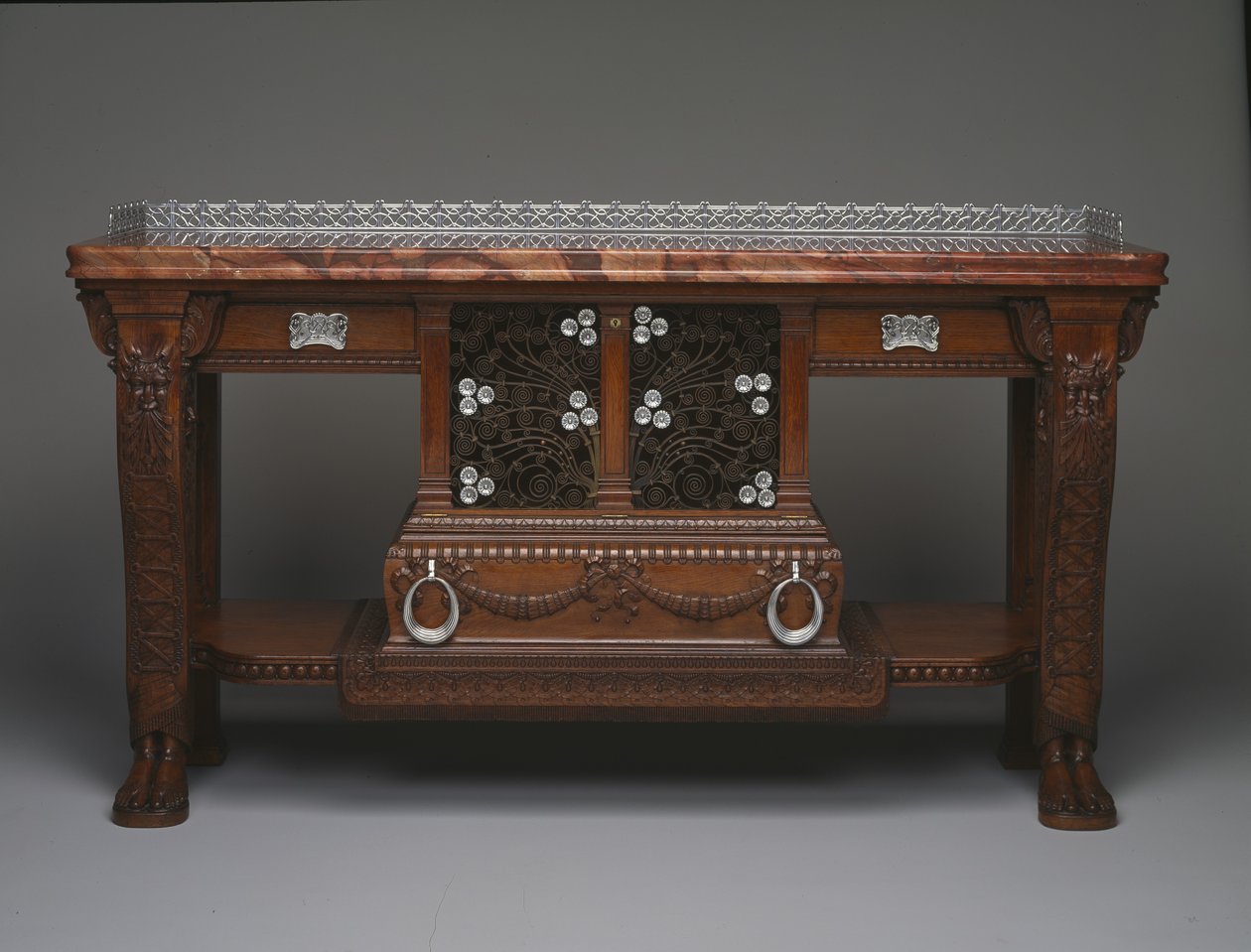 Console Vanderbilt, c.1881-1882 (carvalho, mármore, placa de prata e bronze) de Christian and Gustave  Herter