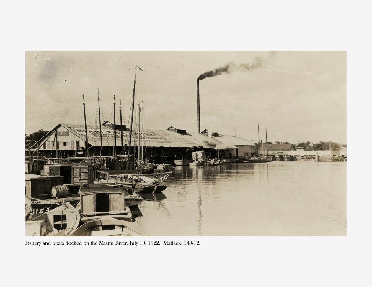 Pesca e barcos ancorados no rio Miami, 10 de julho de 1922 de Claude C. Matlack