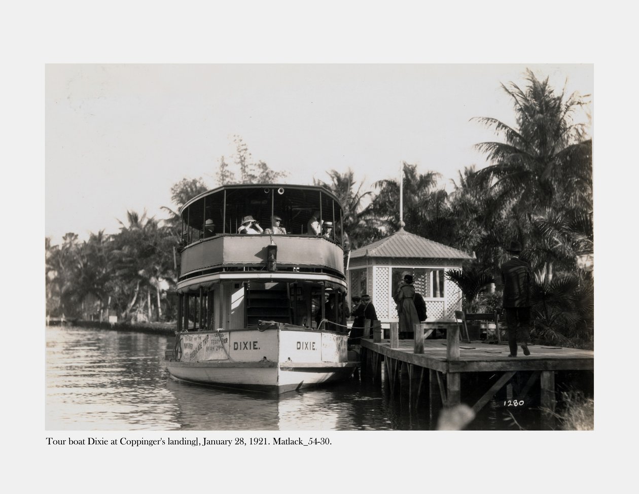 Passeio de barco Dixie no desembarque do Coppinger, 28 de janeiro de 1921 de Claude C. Matlack