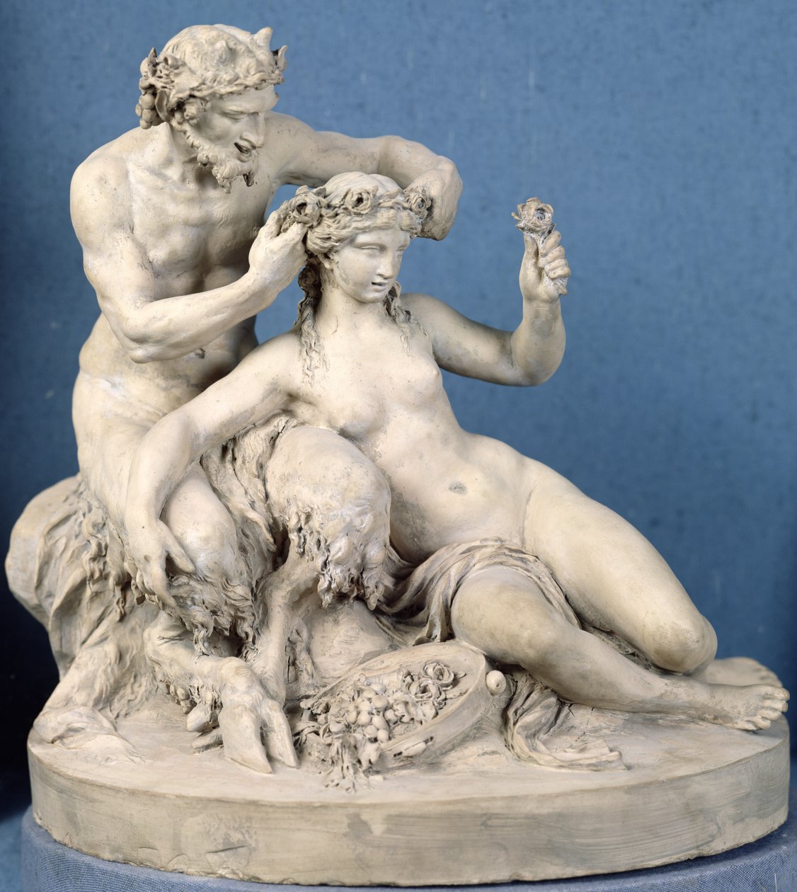 Sátiro Coroando uma Bacante, 1770 (terracota) de Claude Michel Clodion