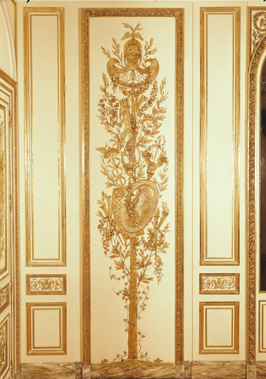 Paneling detalhe com um escudo de troféu, lira, cetro e caduceu para o &39;Salon de Compagnie&39; do Hotel d&39;Uzes em Paris, feita por Jean Baptiste Boiston e Joseph Metivier, c.1768 (madeira dourada) de Claude Nicolas Ledoux