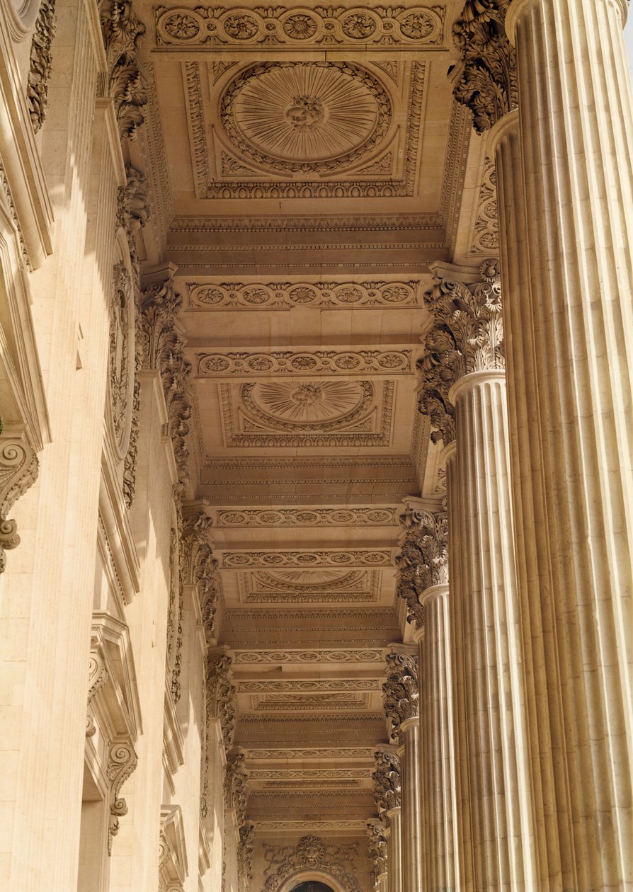 Vista do teto da colunata do Louvre de Claude Perrault
