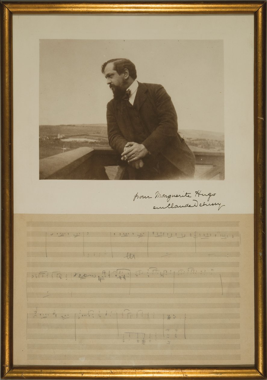 Manuscrito da página de música para &39;King Lear&39;, com um retrato escrito por Emma Debussy, dezembro de 1904 (lápis sobre papel & foto em preto-e-branco) de Claude Debussy