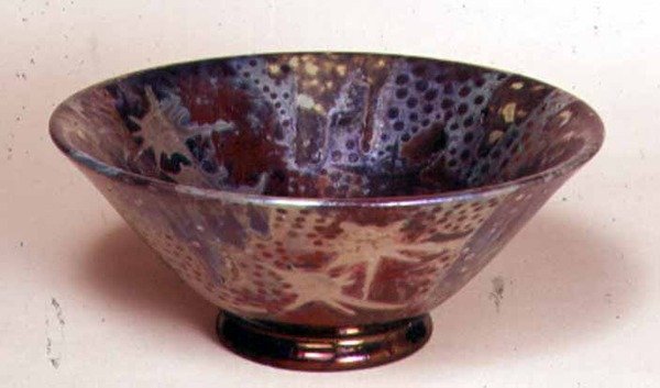 Taça com decoração lustrosa, 1890 (louça de barro) de Clement Massier