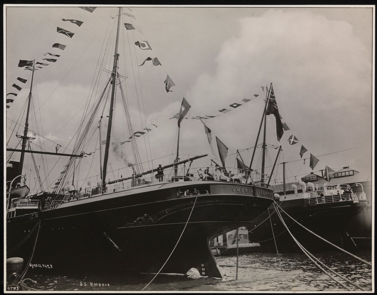 S.S. "Umbria" na doca, c.1897 (foto a p/b) de Company Byron