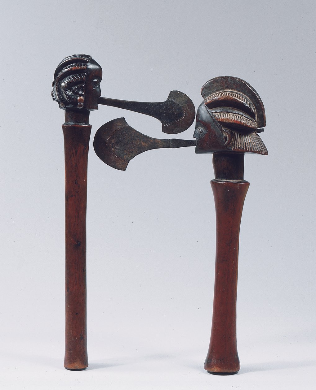 Machados Luba Shankadi (madeira e metal) de Congolese Congolese
