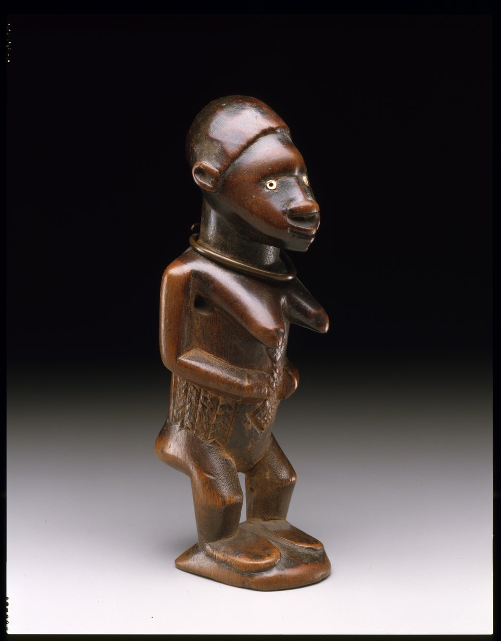 Figura feminina em pé, pessoas Bembe (madeira, miçangas e metal) de Congolese Congolese