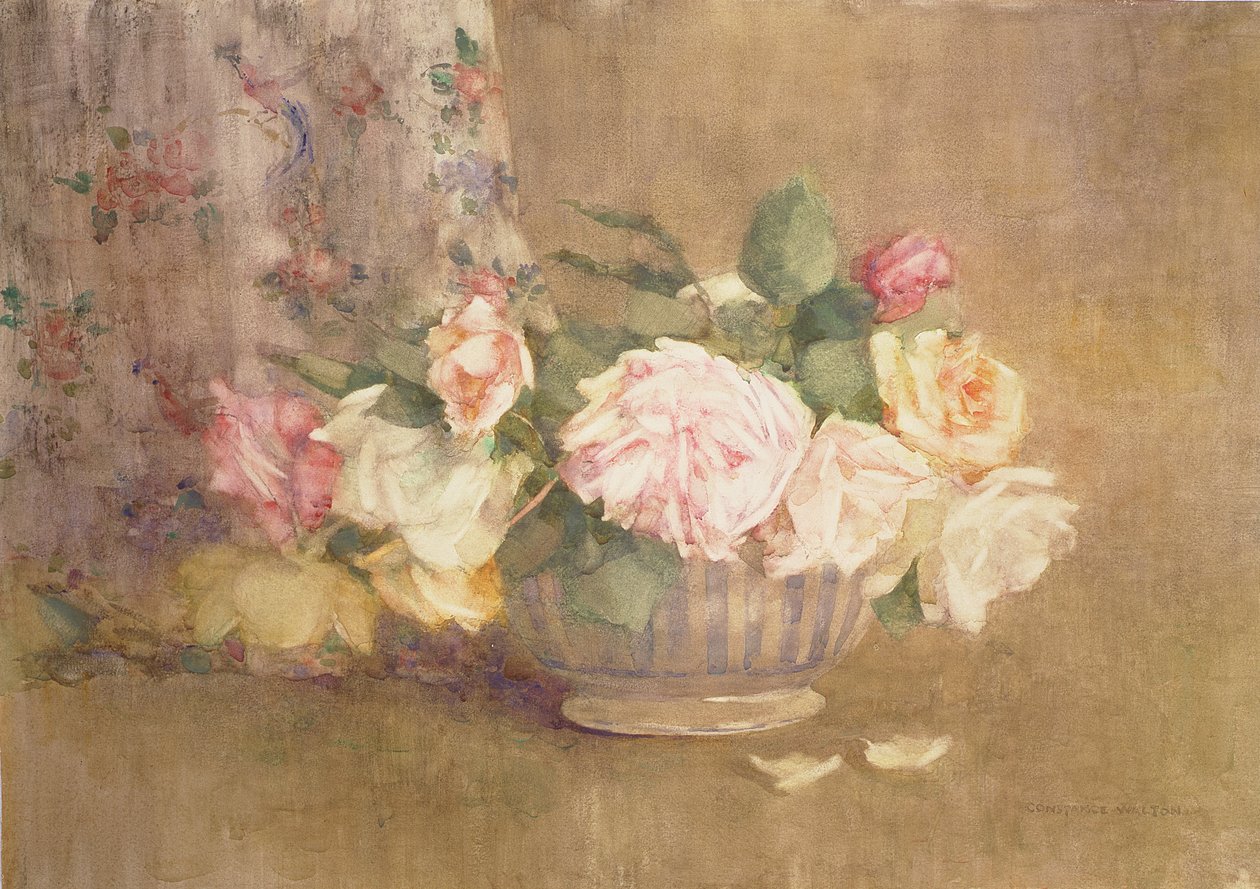 Uma tigela de rosas cor de rosa, amarelas e brancas (aquarela sobre papel) de Constance Walton