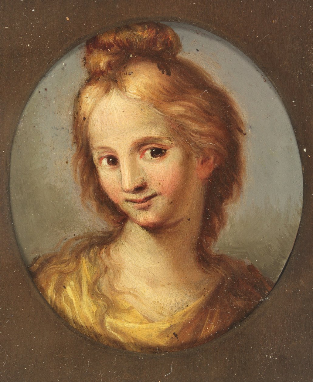 Cabeça de uma menina em um vestido amarelo (óleo em cobre) de Continental School Continental School