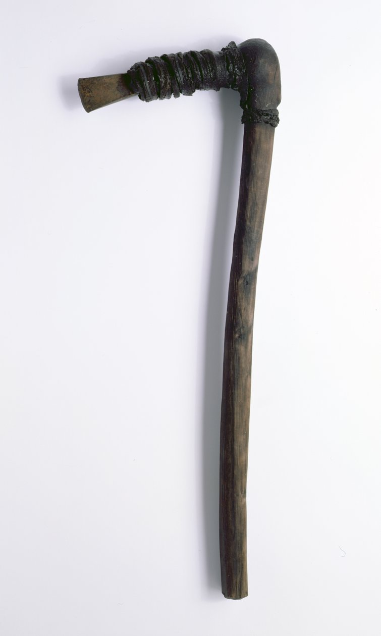 Machado encontrado com o Oetzi Iceman (madeira de teixo com encadernação de couro) (ver 222117 para detalhes) de Copper Age