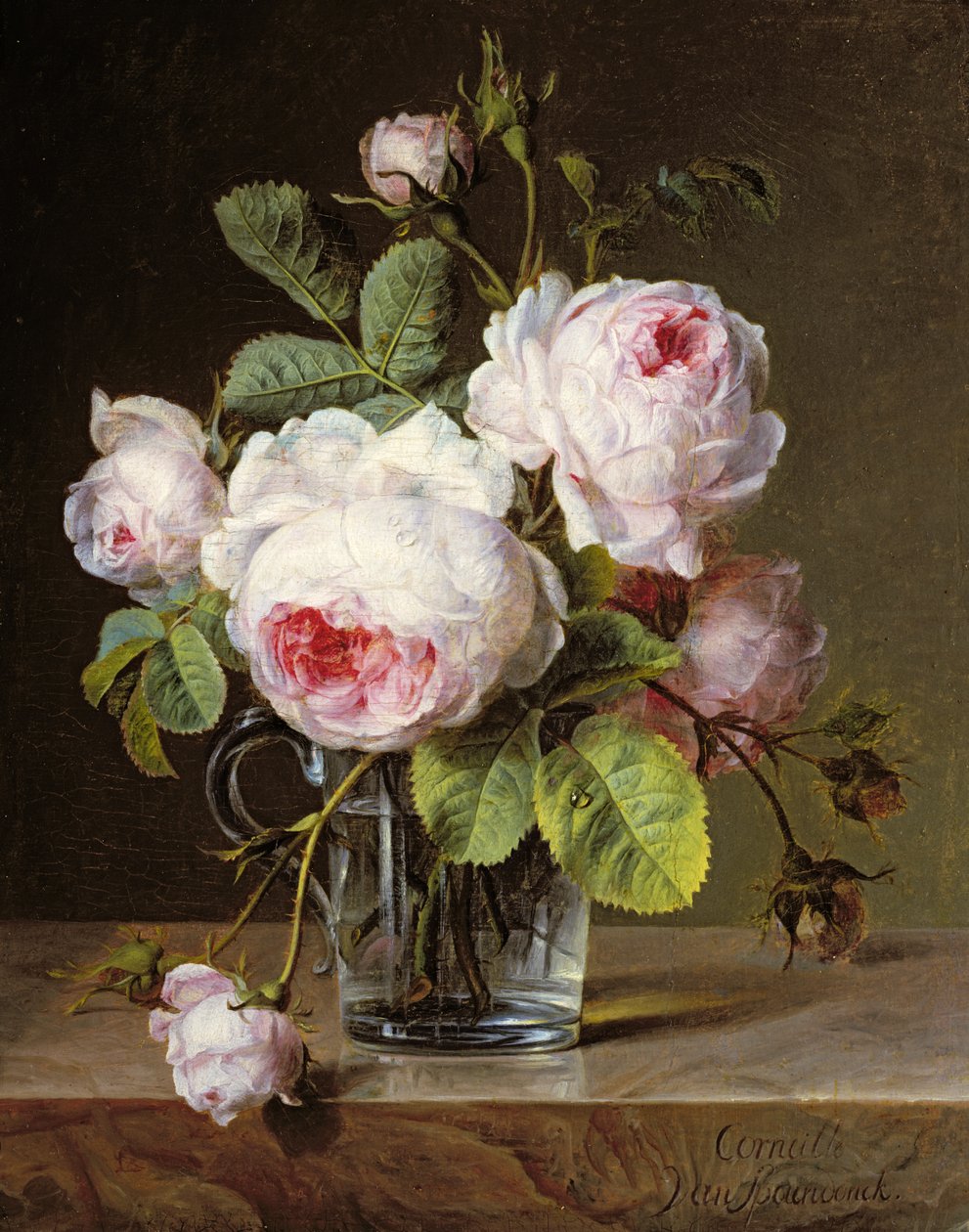 Rosas em um vaso de vidro em uma borda de Cornelis van Spaendonck