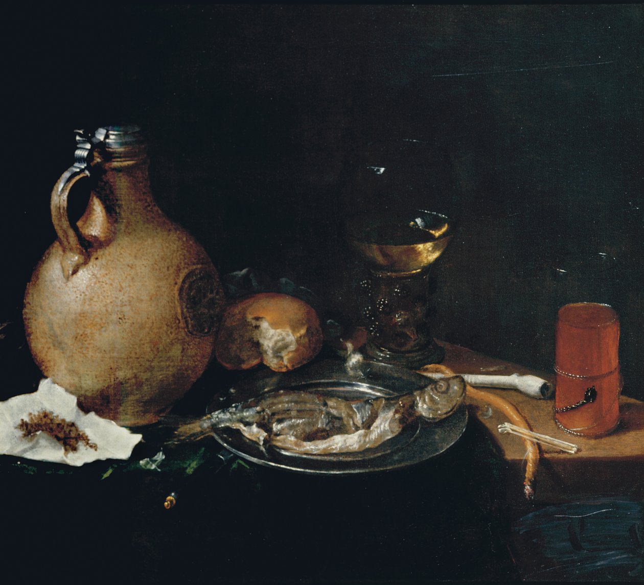 Uma caneca de barro, tabaco em um pedaço de papel, um pão, um cachimbo de barro branco, um roemer, arenque fatiado em um prato de estanho e um kometenglas em uma mesa de madeira parcialmente coberta, 1664 de Cornelis Stangerus