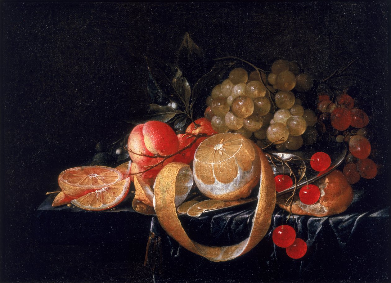 Uma natureza morta com um limão, uvas, cerejas e damascos em uma placa de estanho de Cornelis de Heem