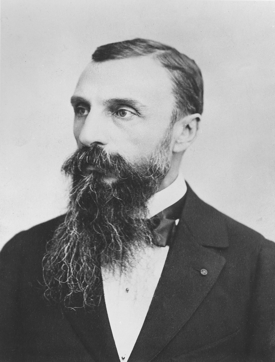 Retrato do explorador Auguste Pavie de Courret Brothers