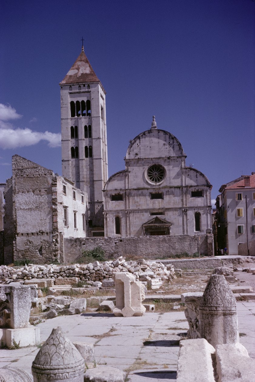 Fachada da igreja, construída 1091 de Croatian School