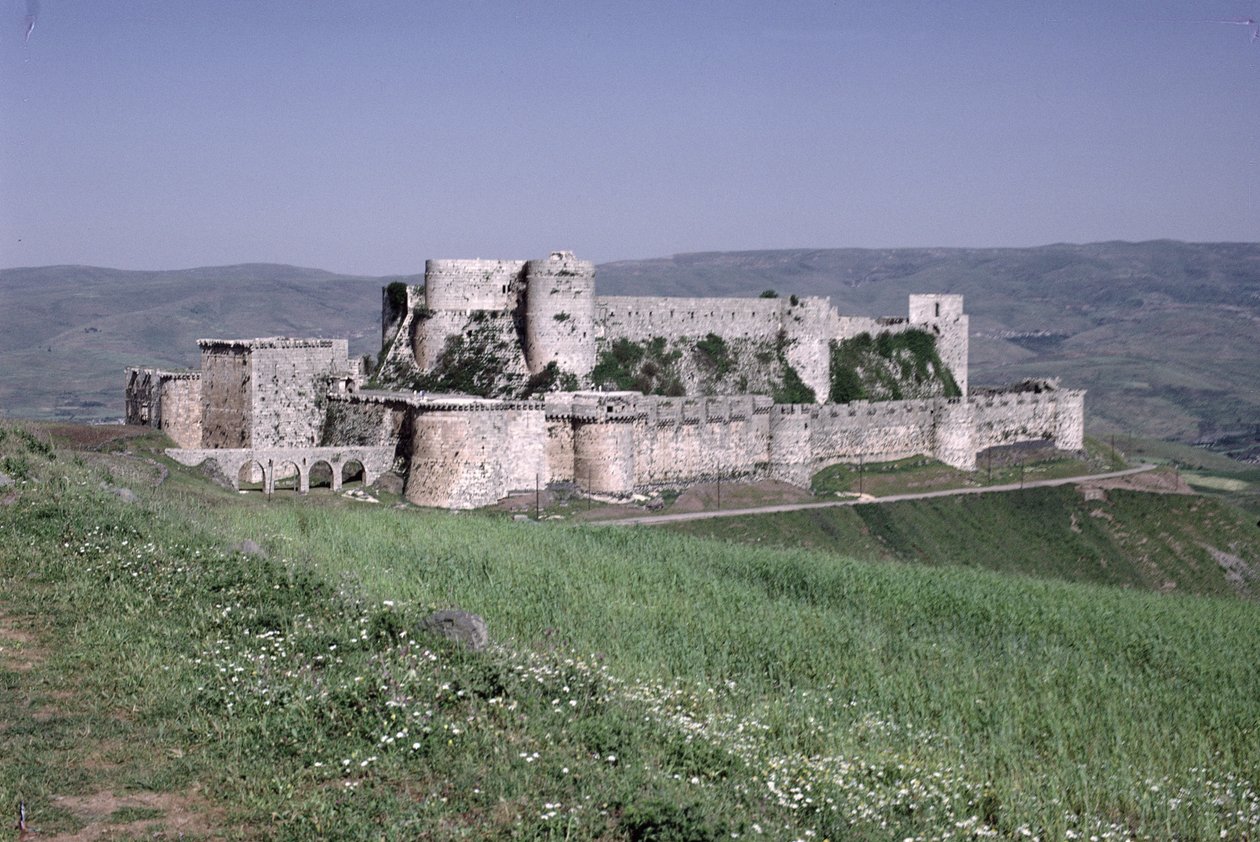 Vista geral da fortaleza de Krak des Chevaliers, c.1143 de Crusader Period