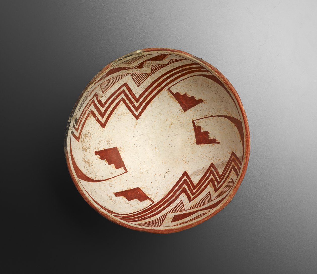 Tigela com desenhos geométricos, 900-1100 (louça de barro com pintura deslizante) de Culture Mimbres