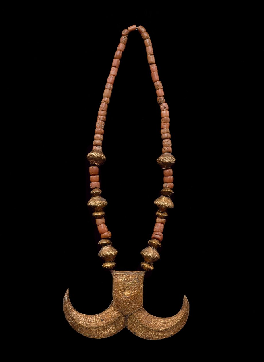 Colar garra de tigre, final do século 19 ao início do século 20 (folha de ouro, madeira, cobre e coral) de Culture Minangkabau