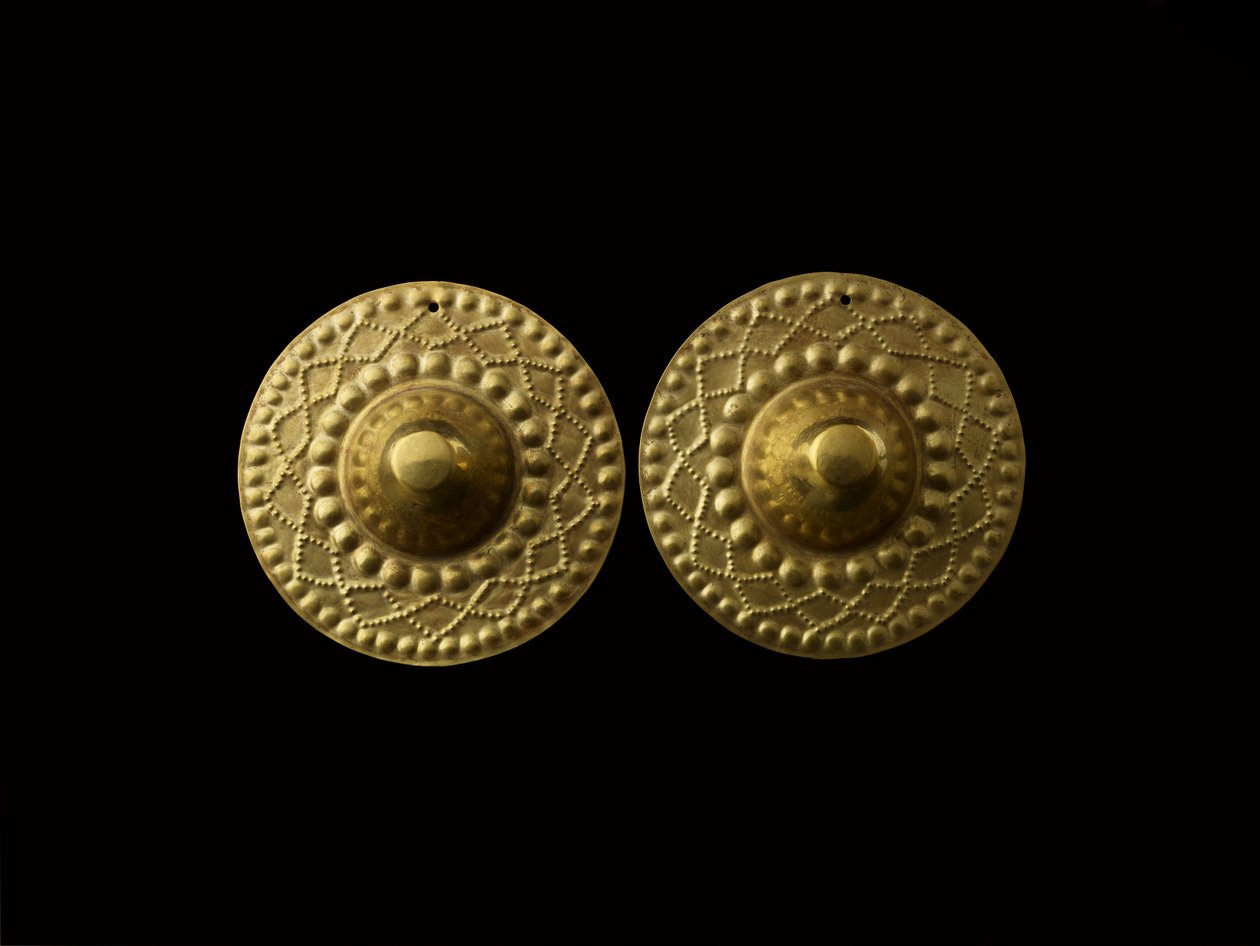 Par de enfeites de orelha cônicos, 800-1500 AD (ouro) de Culture Nariño