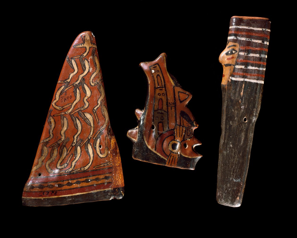 Arte pré-colombiana, civilização Nazca: instrumentos musicais de madeira (incluindo flauta pan?). 100 BC-800 AD. Lima, Museu Arqueológico de Culture Nazca