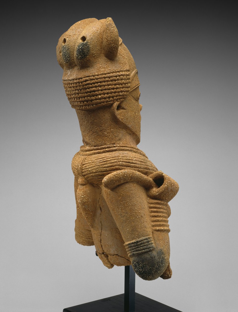 Cabeça e tronco de uma figura feminina, região de Jos Plateau, Nigéria, 500 aC-200 dC (louça de barro) de Culture Nok