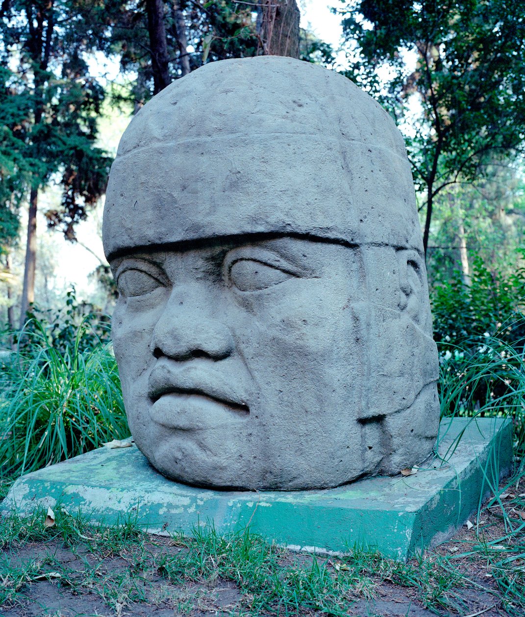 Civilização pré-colombiana: a colossal cabeça de Olmeque. Século 10-7 AC. México. Parque Musee de La Vente. de Culture Olmec