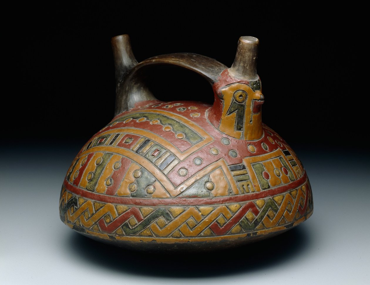 Navio de alça de alça de bico duplo representando um falcão, Early Horizon, Epoch 8, c.500-400 BC (cerâmica e tinta suspensa de resina) de Culture Paracas