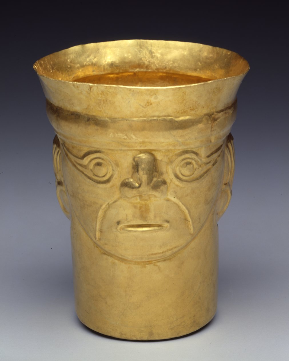 Taça Dupla Face, 900-1100 (ouro) de Culture Sicán