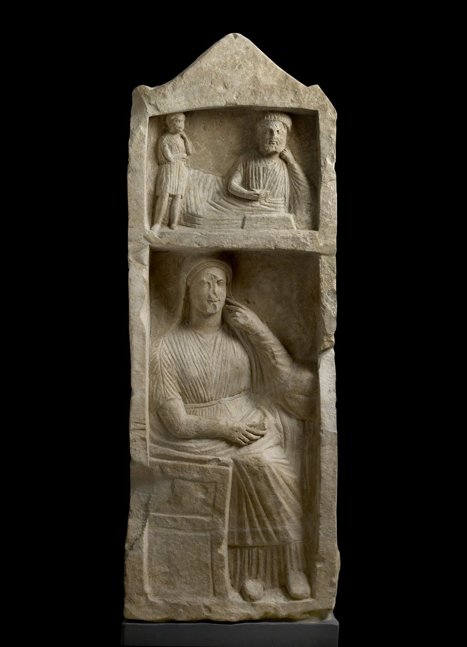 Estela do túmulo do calcário, relevo de um banqueiro barbudo com assistente do menino e uma mulher sentada, c.325-30 BC (pedra calcária) de Cypriot