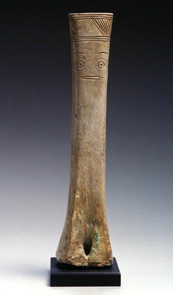 Figura esculpida, Idade do Bronze Primitivo, 2700-1900 AC (osso) de Cypriot Cypriot