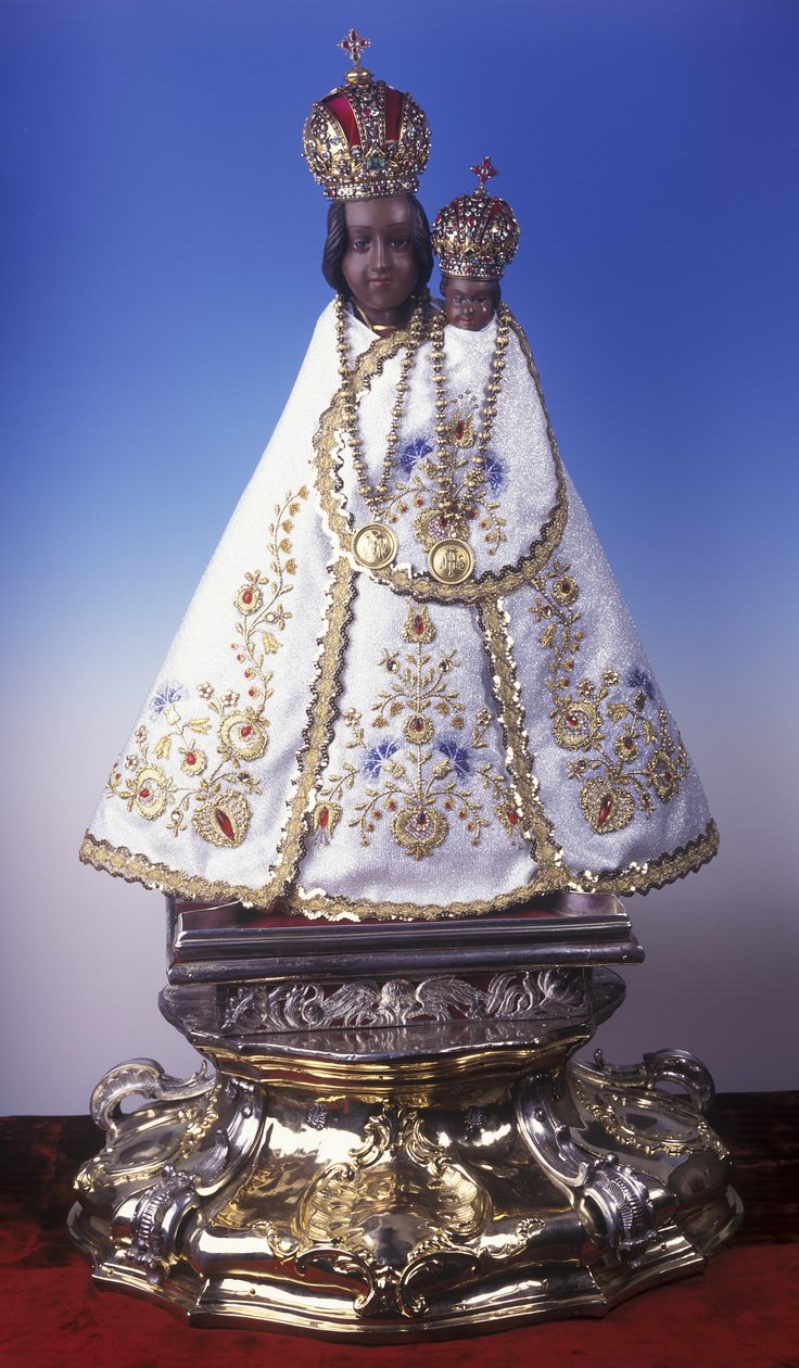 Estatueta da Virgem Maria de Svatá Hora (madeira, metal e tecido) de Czech School