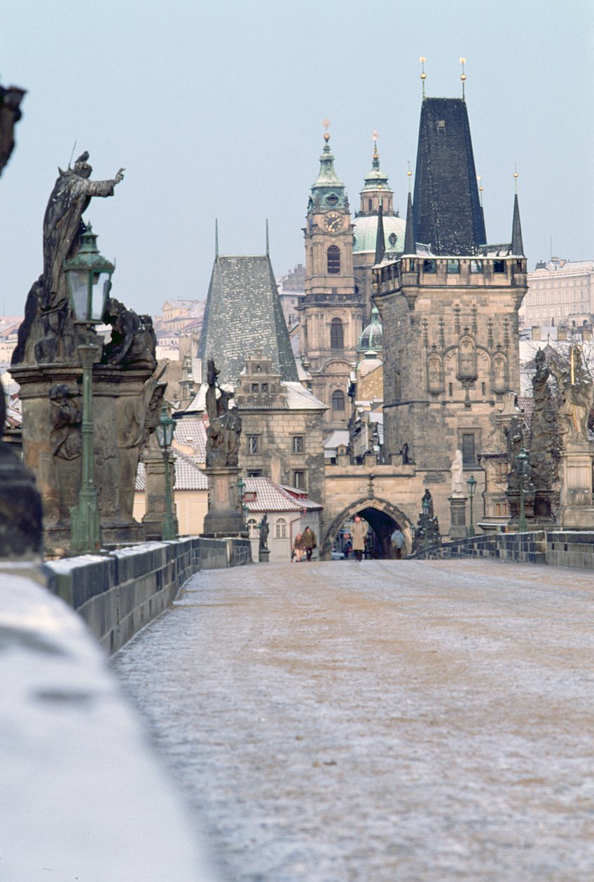 Vista da Ponte Carlos, construída em 1367 de Czech School