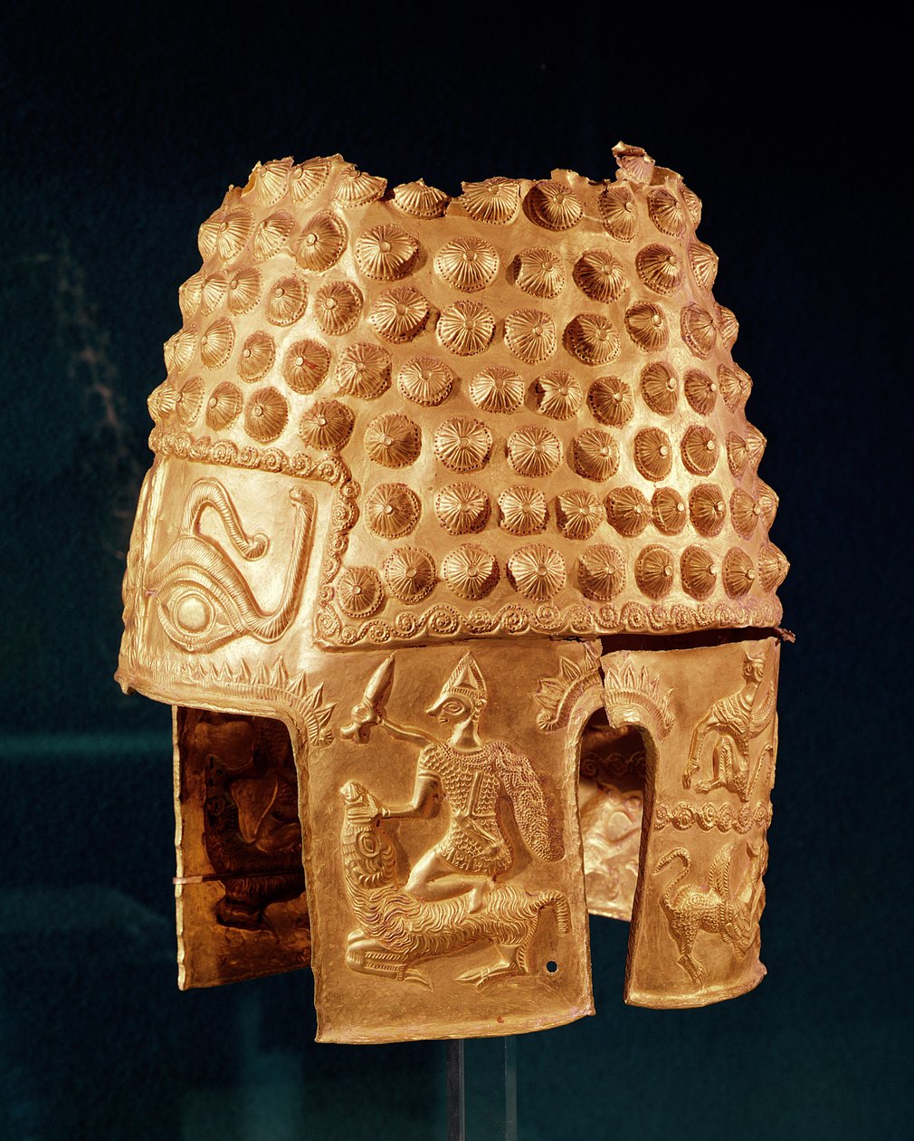 Capacete cerimonial, de Poiana Cotofenesti, Prahova County (ouro) de Dacian