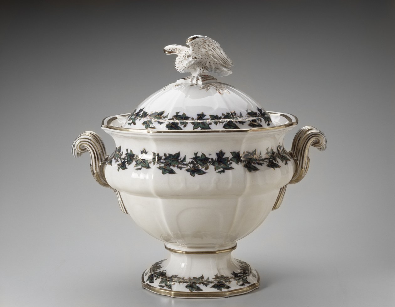 Terrina de sopa, c. 1853 (faiança esmaltada com chumbo) de Dale Hall Pottery T. J. and J. Mayer