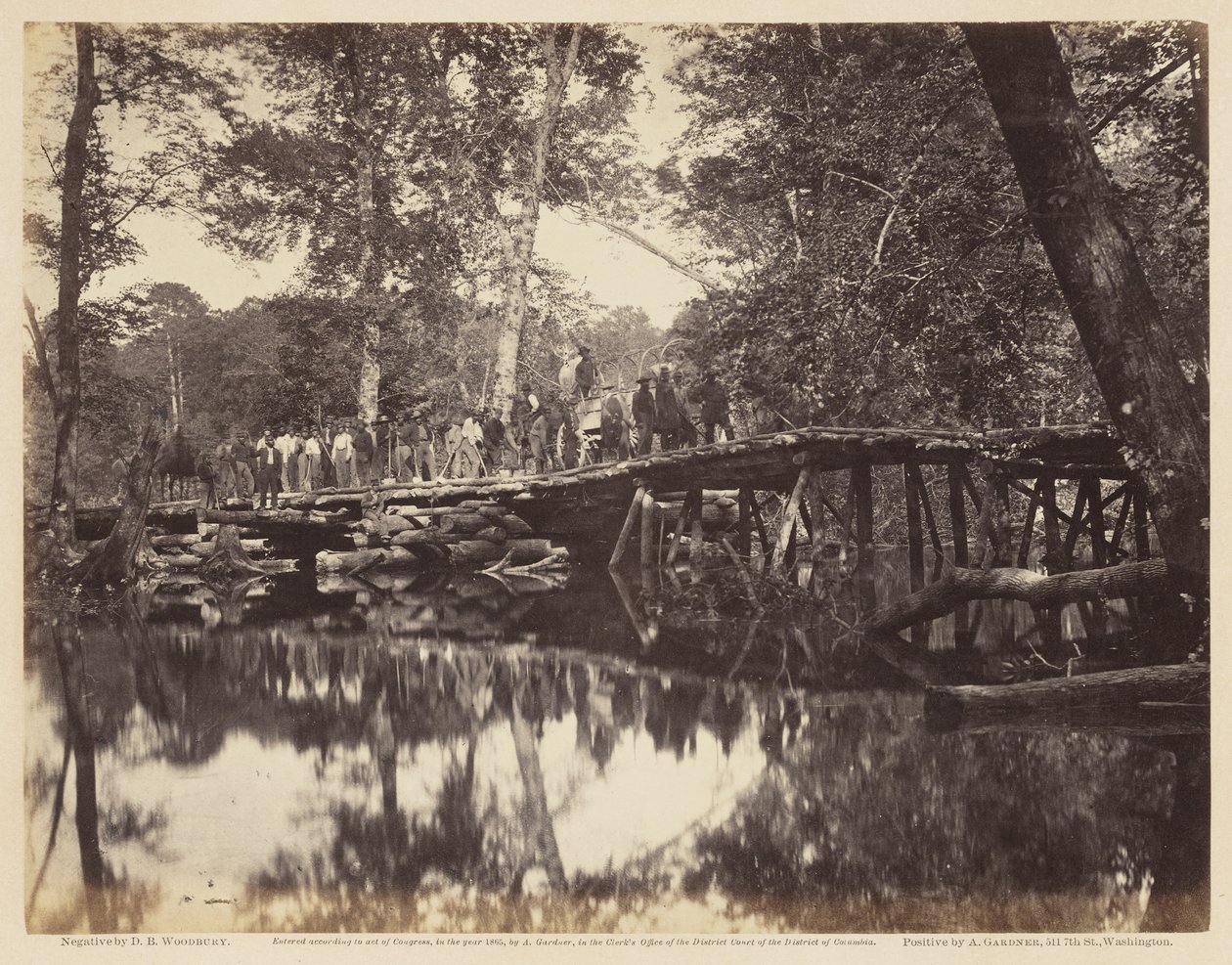 Ponte militar através do Chickahominy. Negativo por DB Woodbury; positivo por A. Gardner, junho de 1862 (impressão de albumina sobre papel de capa) de David B. Woodbury