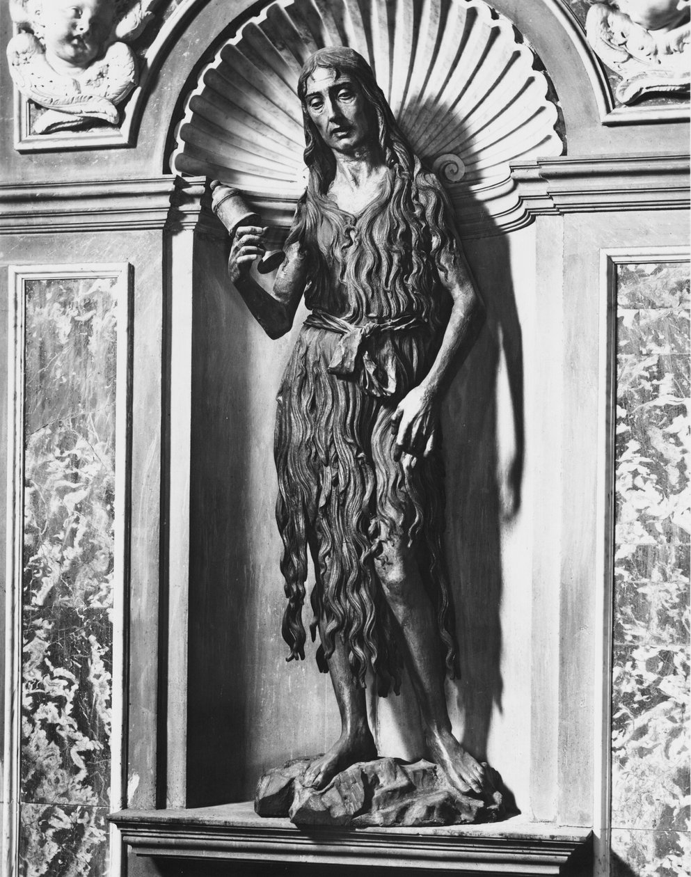 A Maria Madalena Penitente, 1464-68 (madeira) de Desiderio da Settignano