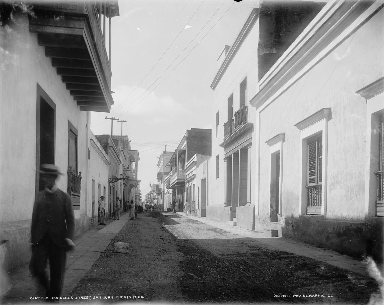Uma rua da residência, San Juan, Porto Rico, c.1900 de Detroit Publishing Co.