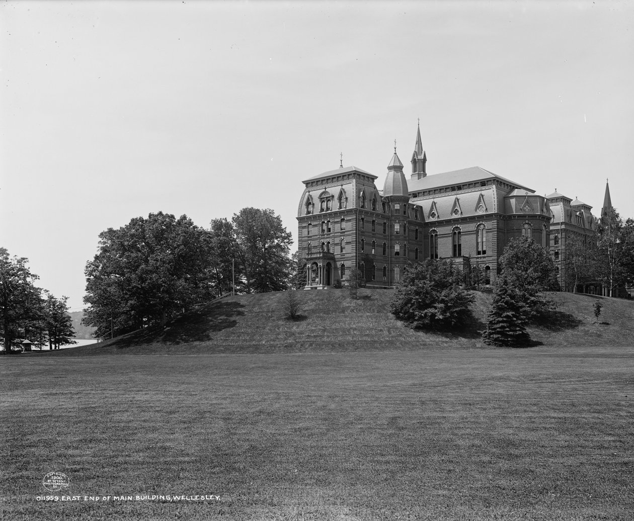 Extremo Oriente do edifício principal, Wellesley College, Massachusetts, c.1900 de Detroit Publishing Co.