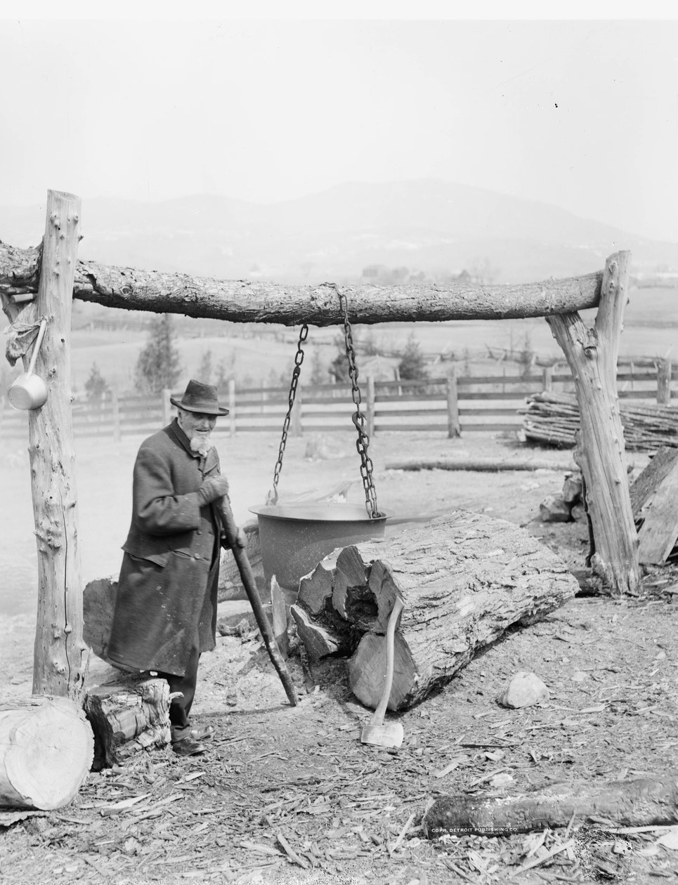 Fazendo xarope de bordo à boa e velha maneira, c.1906 de Detroit Publishing Co.