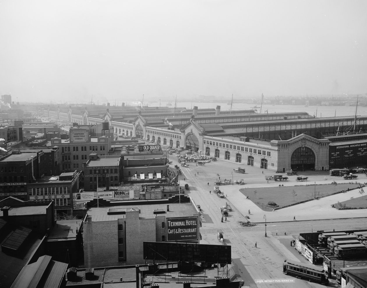 Novos cais de Chelsea, Nova York, c.1900-20 de Detroit Publishing Co.